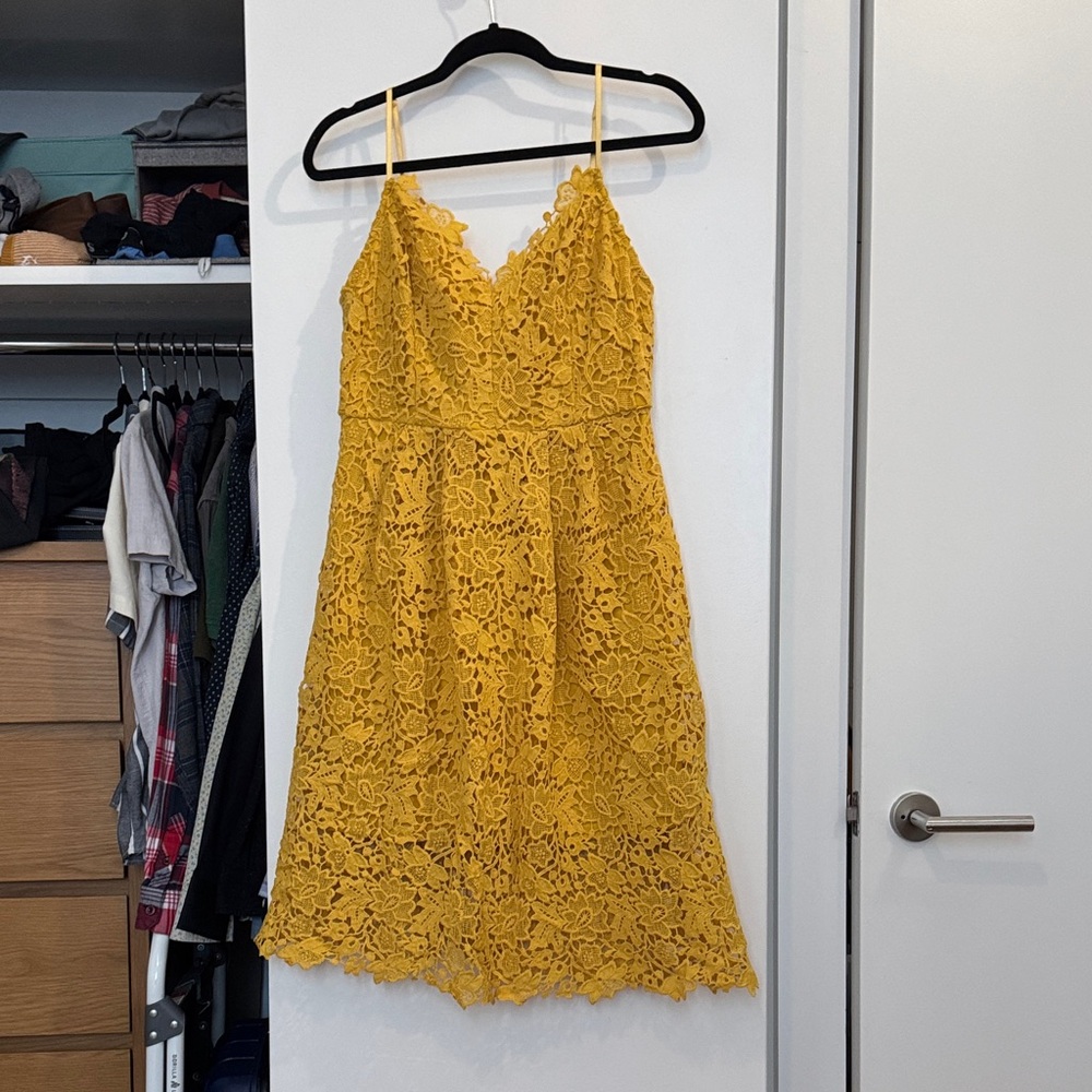 ⚠️ CLOSET SALE: EVERYTHING MUST GO ⚠️ Yellow Lace Dress